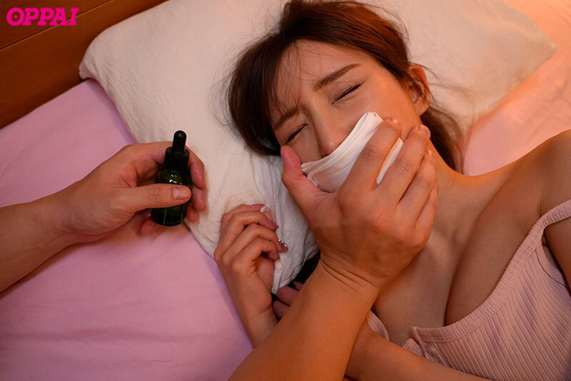 Cho em gái kế đáng yêu uống thuốc ngủ rồi đụ cực mạnh Karen Yuzuriha